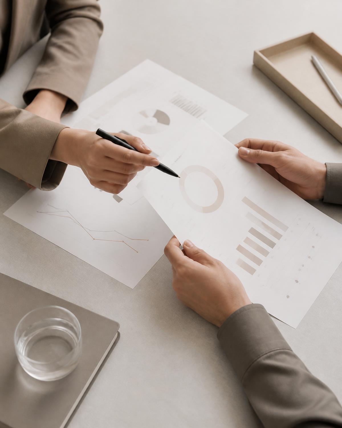 Analyse de rapports de performance sur une table de travail